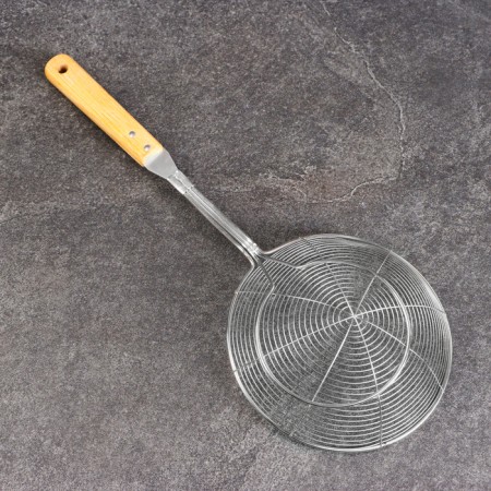 A colander-sytoos with a wooden handle 44cm, diameter18cm, depth 6.5cm-2