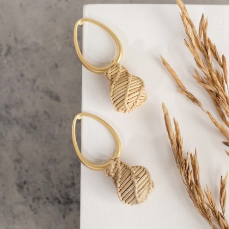 Assortment "Vakanda" drop, milk color in gold