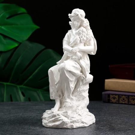 Figure "Maternal Love" White, 12x10x21cm-1