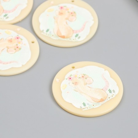 Acryl's work decor "Mouse in a flower wreath" 0.2x4x4 cm