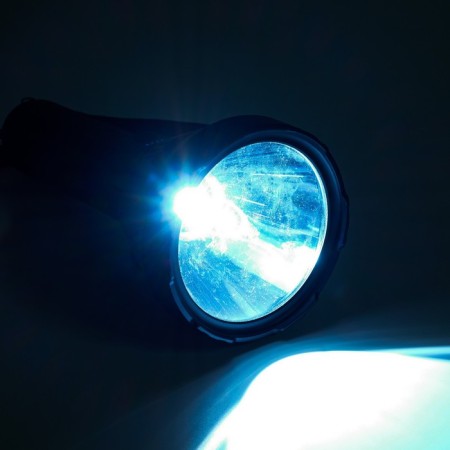 Manual lamp 30 watts, 2100 lm, 4500 mAh, range 500 m, P70, charge indicator, micro USB-3