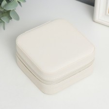 Casket to the leatherette for jewelry 