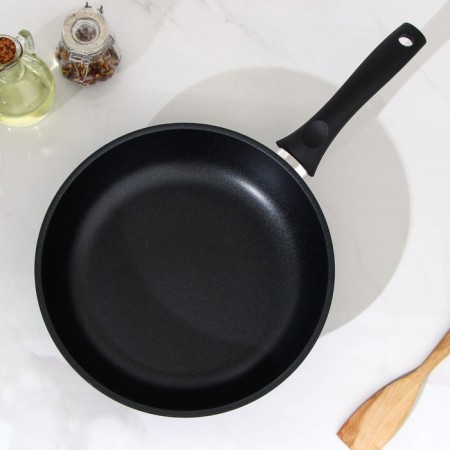 The “Tradition” pan, d = 26 cm, plastic handle, anti -stick coating, black color-1