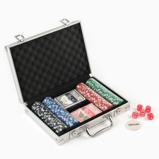 Poker in a metal case (2 decks of cards, chips 200 pcs b/nominal, 5 cubes), 20.5 x 29 cm