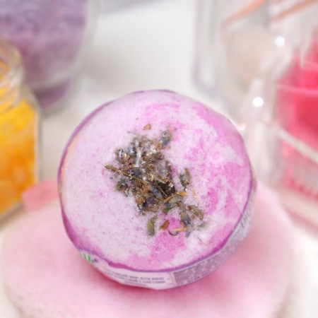 Laboratory Katrin bath bomb two -color with lavender flowers, 120 g-2