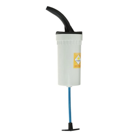 A syringe with a nozzle for a bay of Glavdor oils 500 ml-1