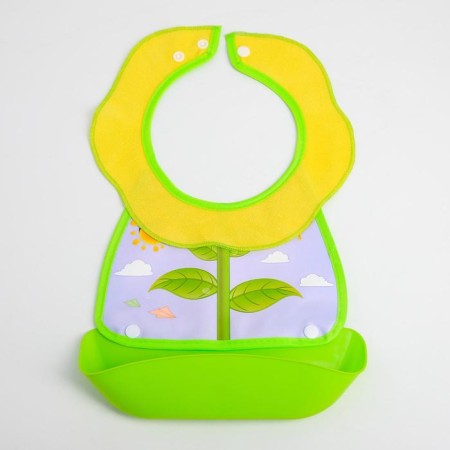 Bibslate for feeding "Flower" waterproof on the button, with a super-carman, the color is green