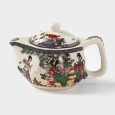 Keramic teapot with a metallic sieve 
