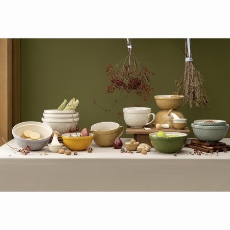 A set of 4 pyal cream/beige flowers with a relief pattern of the Taiga berries,-2