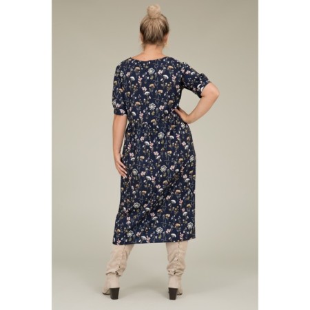 Women's dress, size 44-4
