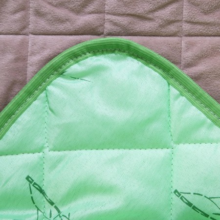 The blanket is a lightweight bamboo 172x205 cm, weight 960g, polyester. fiber, 150g/m, polyester-2