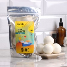 A set of bath bombs 
