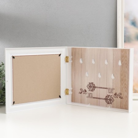 Key closed "Grandmother" 26.5x31.5 cm white-2