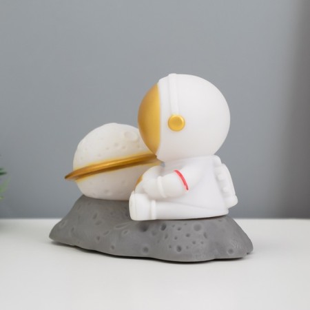 Lamp "Cosmonaut with a star near Saturn" 2W LED LR44 5x8x13cm-2