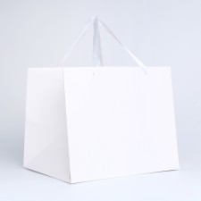 Gift package with a wide bottom of 35 x 29 x 28 cm, white