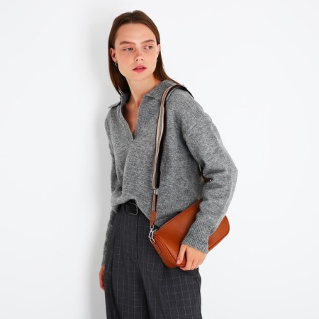 Bag Cross-Bodi with a zipper, the color is red-7