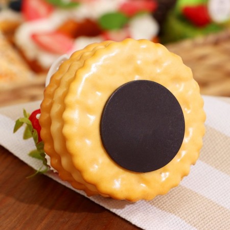 Flee - Magnet "Cracker with Strawberry" 7x7x6cm-4