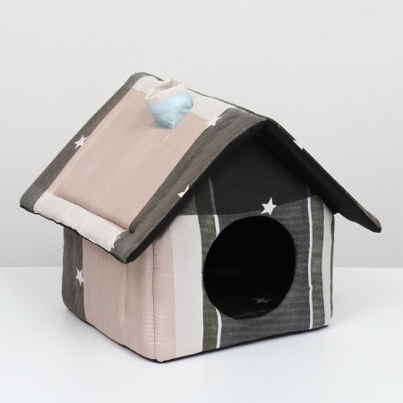 Animal house, 34 x 32 x 35 cm, mix of colors