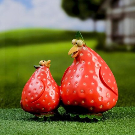 Garden figure "Strawberry chickens" 22x12cm