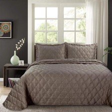 A set with a bedspread 