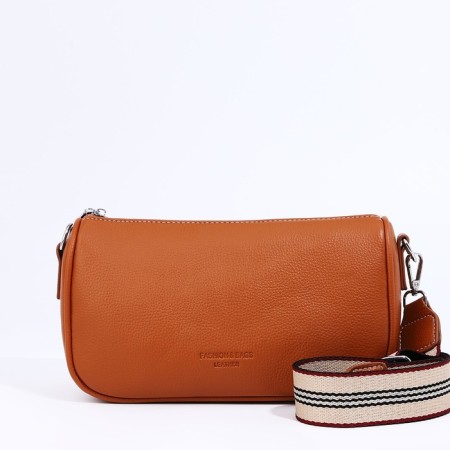 Bag Cross-Bodi with a zipper, the color is red