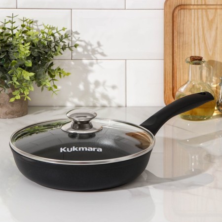 The “Tradition” pan, d = 22 cm, a plastic handle, a glass cover, a thickened bottom, anti -stick coating, black color