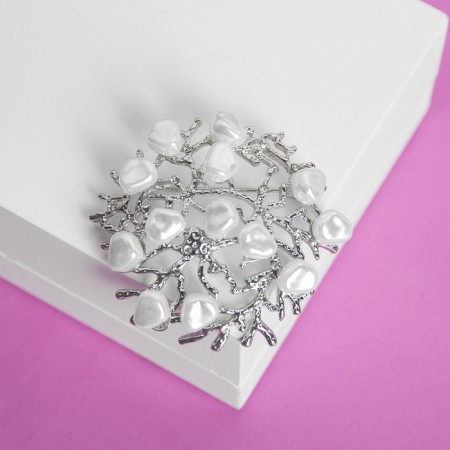Brooch "Pearl plain", white color in silver