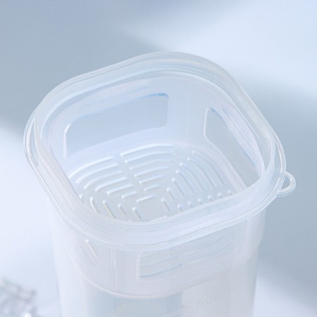 A liquid container with an infuser, 500 ml, 8 × 17.5 cm-3
