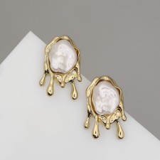 Earrings with pearls 