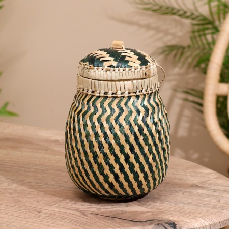 VAZ with a lid weaved, from bamboo 15x15x17 cm