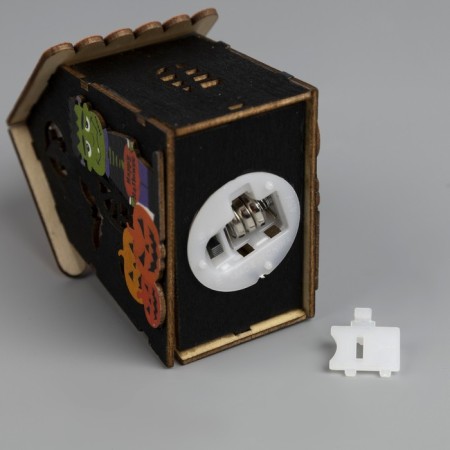 LED suspension "House of Frankenstein" 7 × 9.5 × 6 cm, plastic, batteries LR1130x3, glow warm white-2