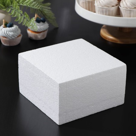 Falseyarus for the cake is square, 18 × 18 cm, h = 10 cm, white color