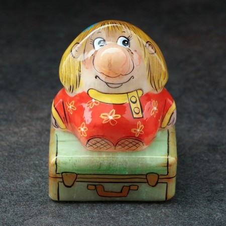 Souvenir "Brownie on the chest", 4x5x7 cm, selenite-1
