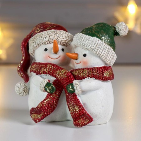 Polystone souvenir "Snowmen in a red cap and a green hat - hugs" 8x5.5x9 cm-3
