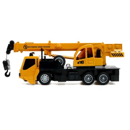 The radio -controlled “construction” crane, a mobile arrow, works from the battery-1
