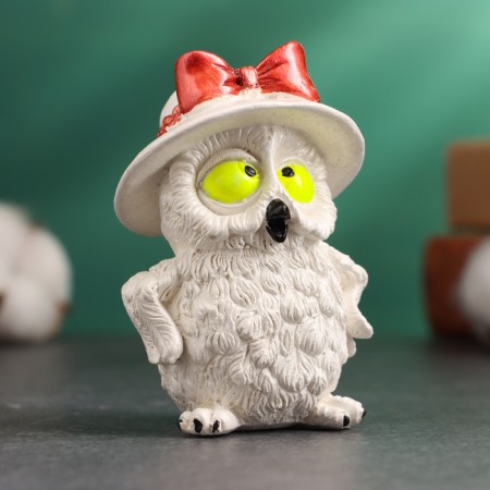 Figure "Owl in a hat" 10x5x5cm
