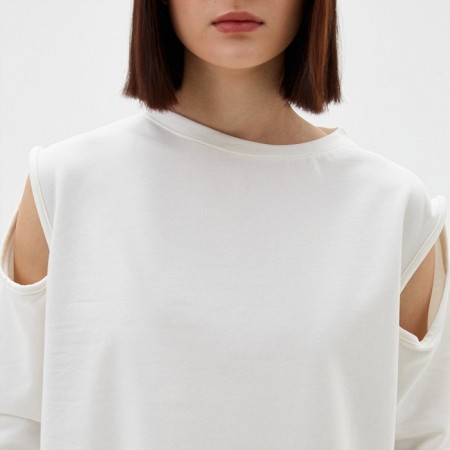 Jumper (longshit) with open shoulders of the river. 48 milk-1