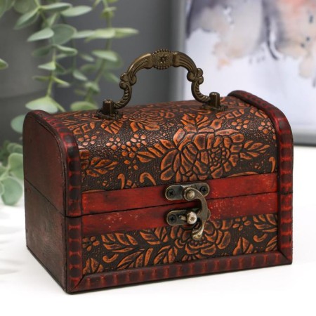 Casket wood chest with a “lush rose” handle 9.4x13.8x9.7 cm