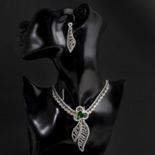 Set 2 objects: earrings, necklace 