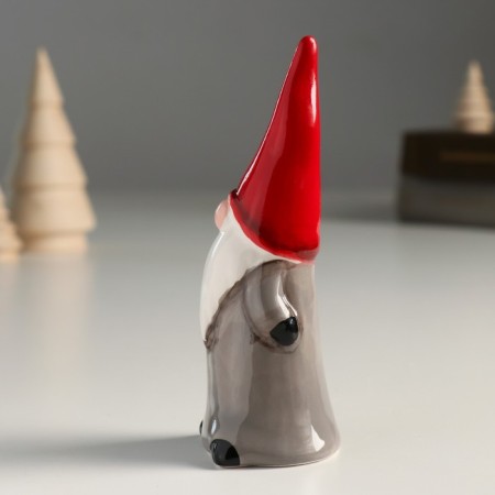 Souvenir Ceramics "Santa Claus, gray caftan, red cap, golden star" 12x4x5.5 cm-3