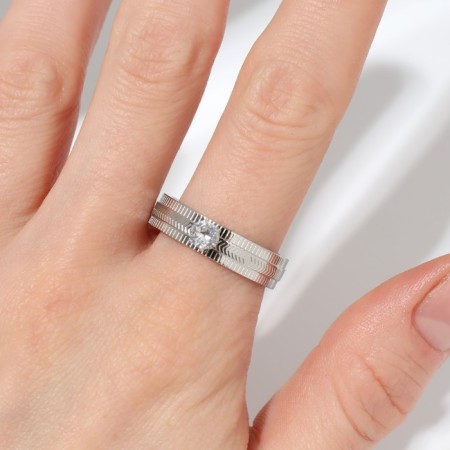 Ring Xuping relief, white color in silver, size 17-1