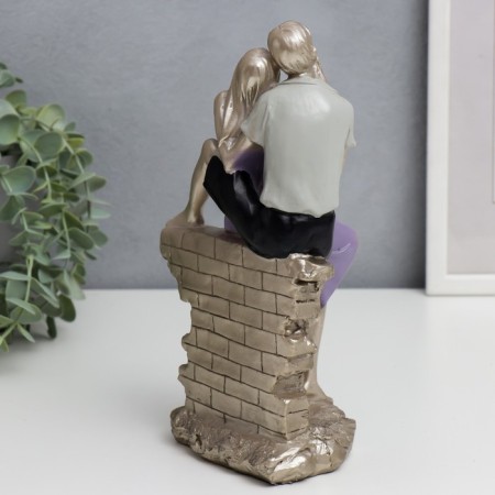 Polystone souvenir "Romantic couple on a brick hedge" 23.5x14.5x8 cm-2