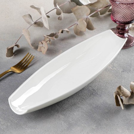 Porcelain dish, 33 × 10 cm, white color