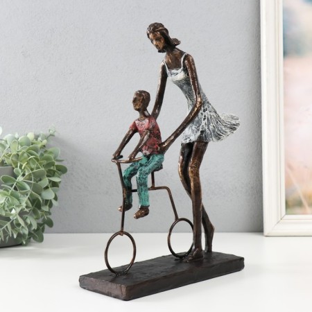 Polystone souvenir "Mom teaches her son to ride a bicycle" under metal 24x8x31 cm-1