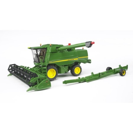 John Deere T670i combine