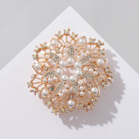 Brooch "Flower" multi -layer with pearls, the color is white in gold