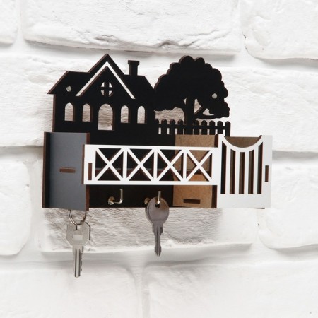 The keybox is wall -mounted with a shelf and a pocket, a house and a tree, 17 x 11.3 cm.-1