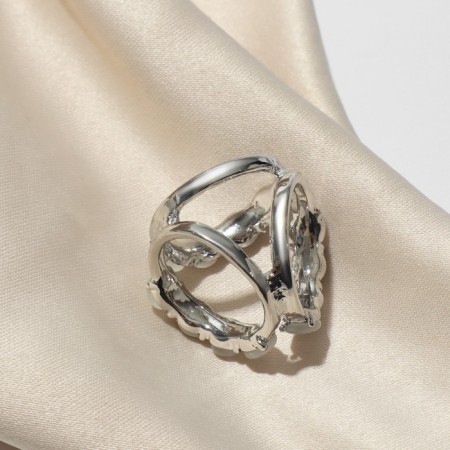 The cloth for the scarf "triangle", the color is gray in silver-3