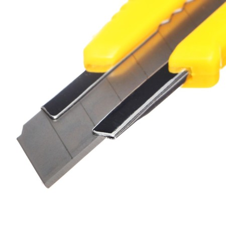Chancellery knife 18 mm, plastic, with a roller lock, TOP-5