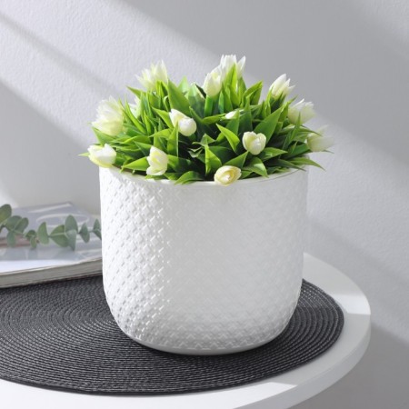 Kashpo with an insert “clover”, 3.2 l, d = 17.5 cm, h = 16 cm, white color